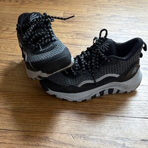 Black & Gray Boy’s Athletic Sneakers Basketball Shoes - Under Armour Curry